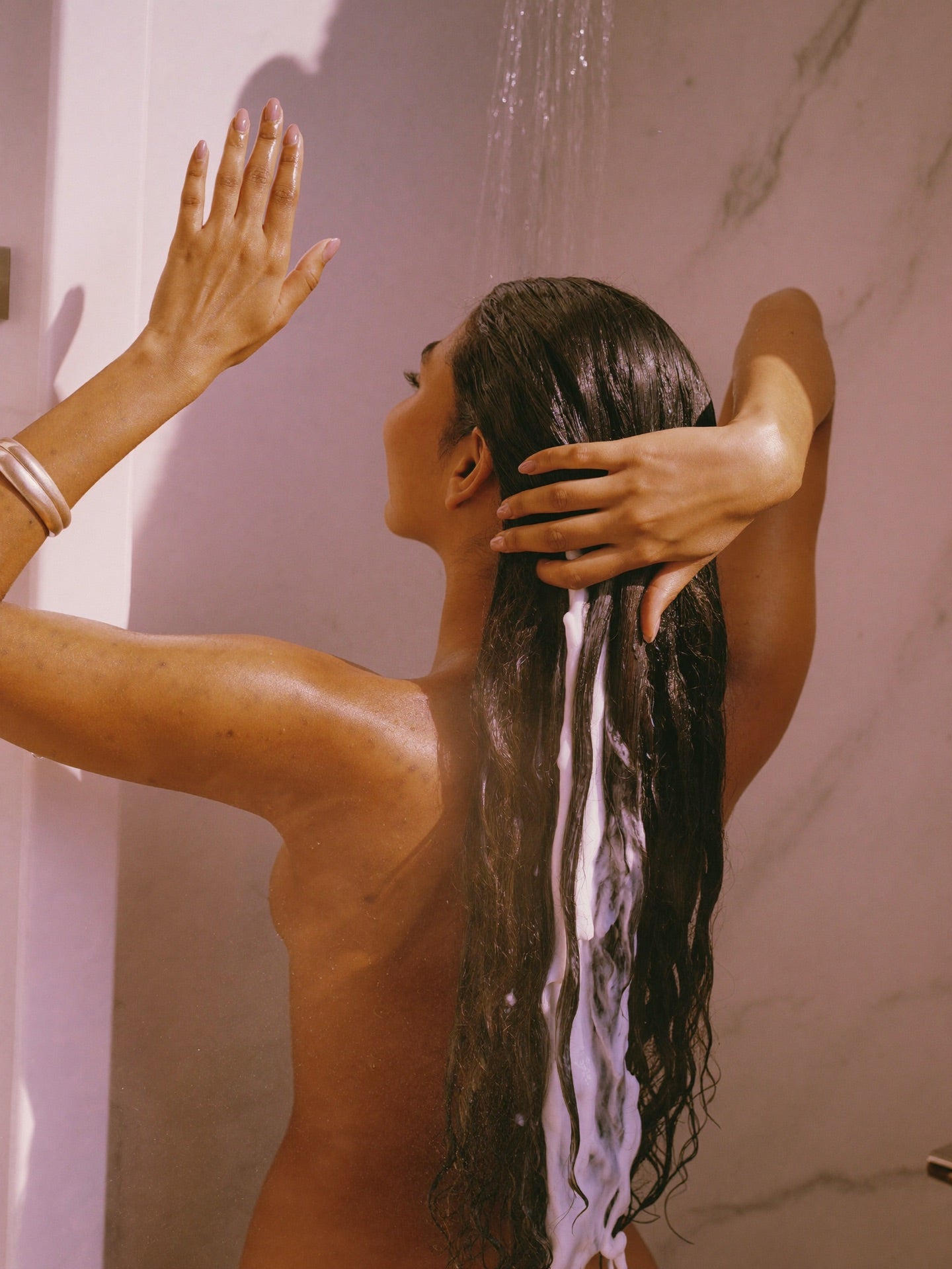 A slow scalp massage in the middle of the shower ritual
